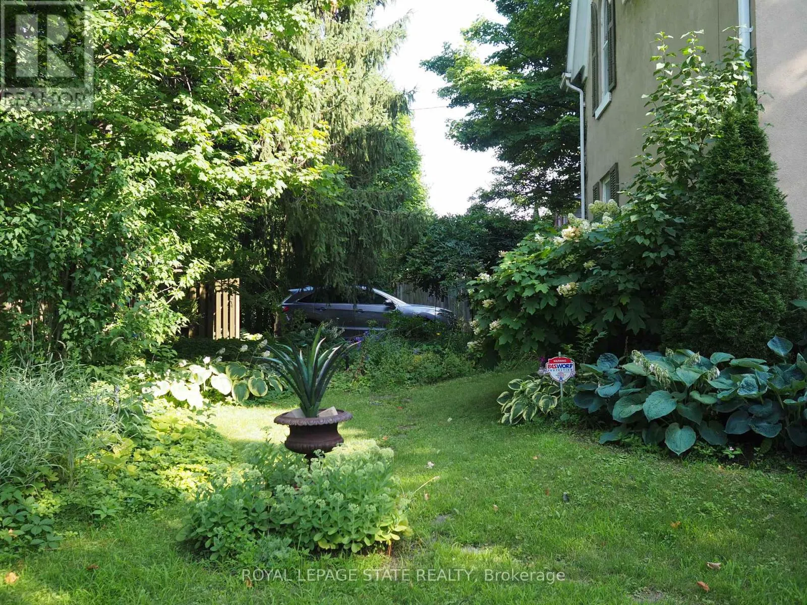 340 DUNDAS STREET E