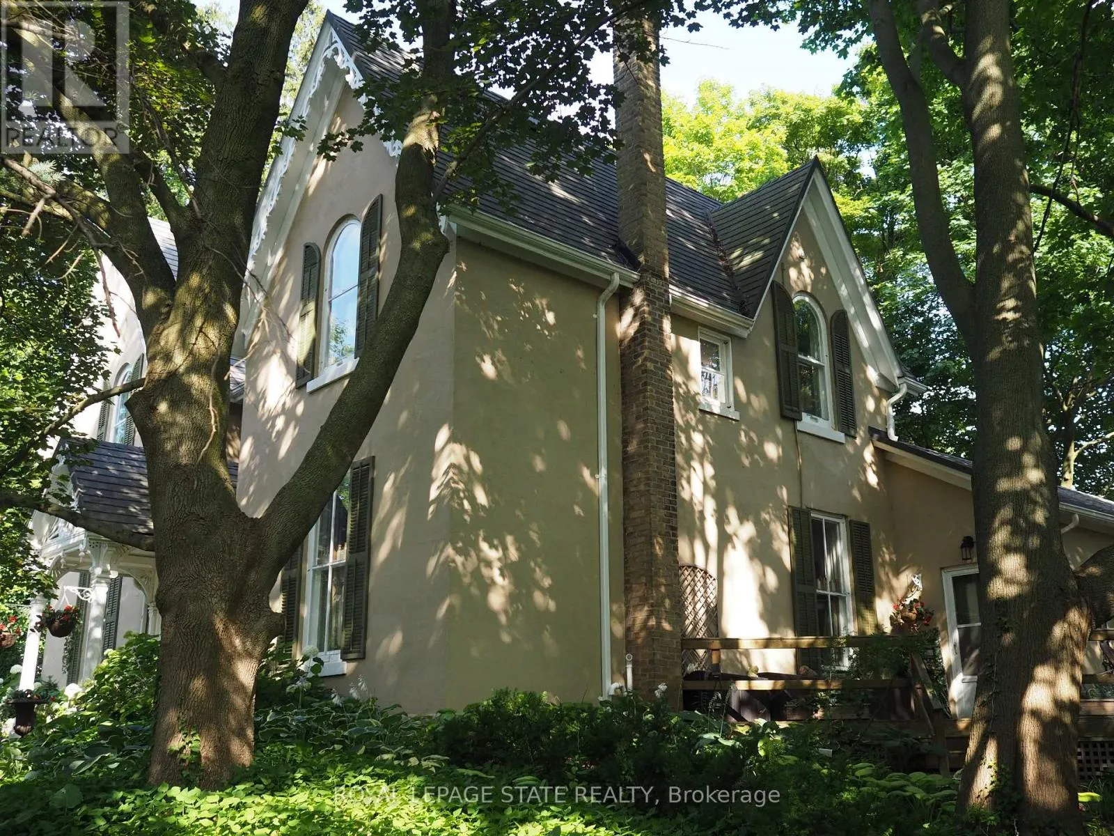 340 DUNDAS STREET E