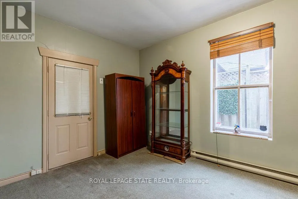 340 DUNDAS STREET E