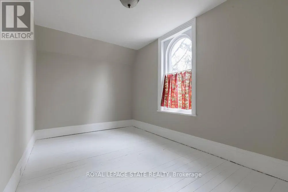 340 DUNDAS STREET E
