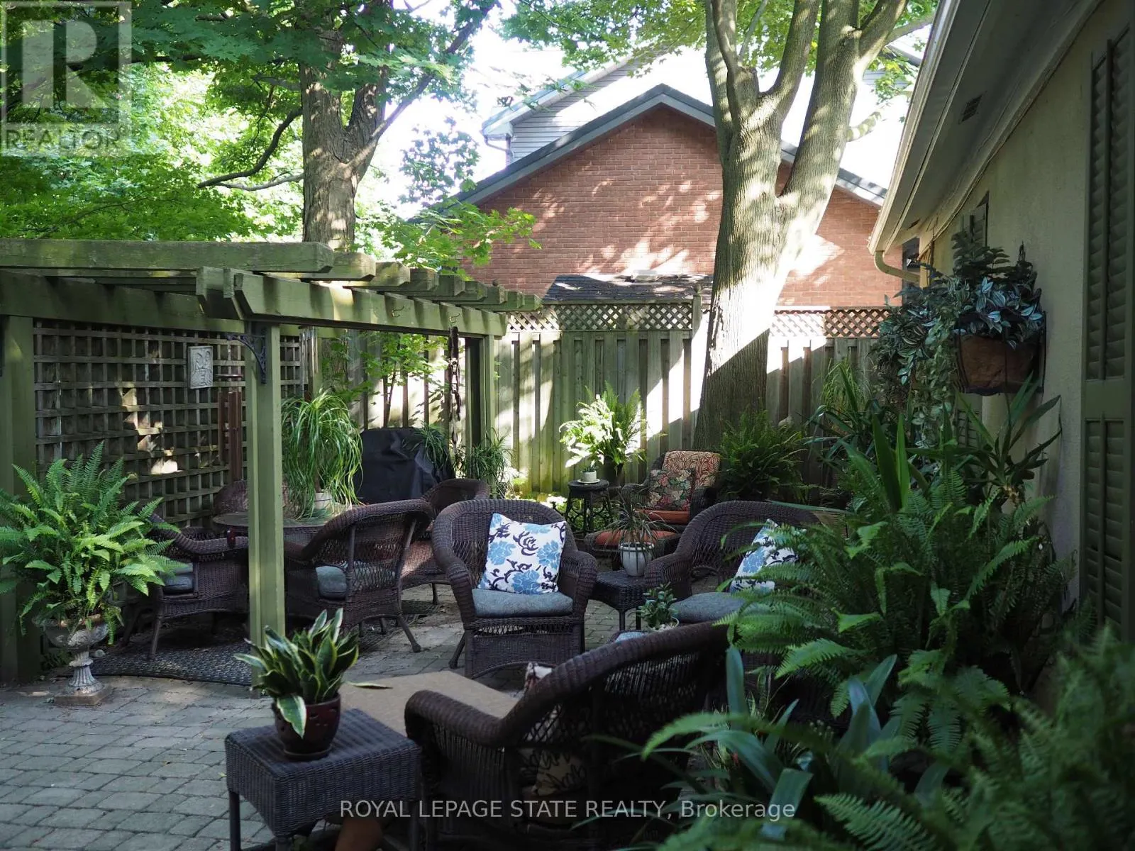 340 DUNDAS STREET E