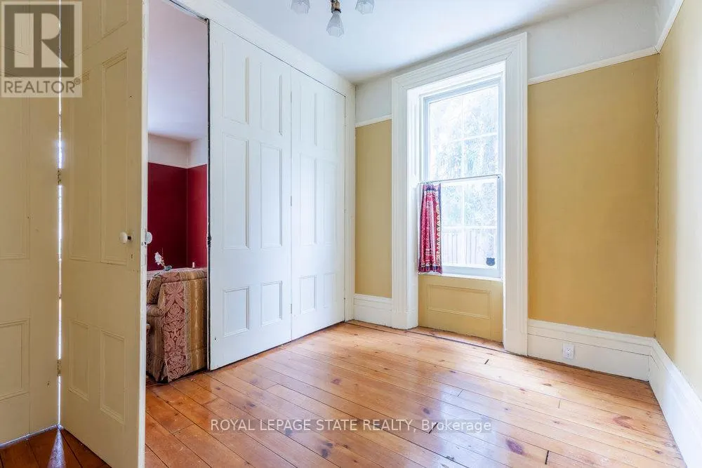 340 DUNDAS STREET E