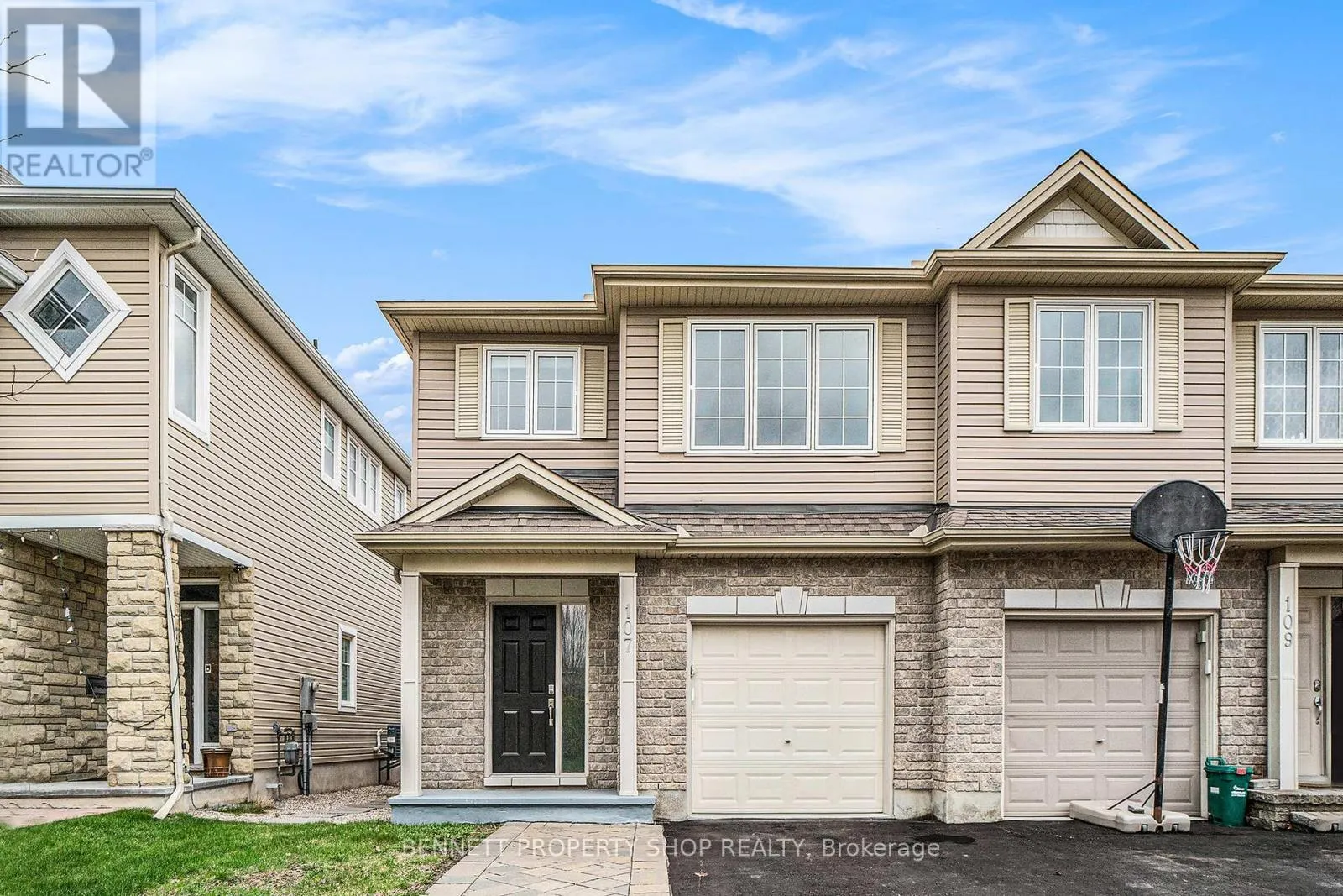 107 BANDELIER WAY