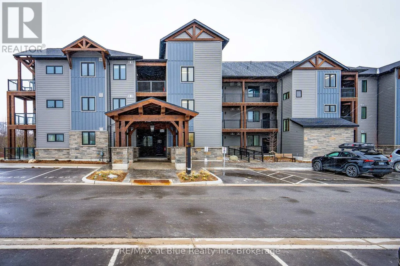 105 - 12 BEAUSOLEIL LANE, #105