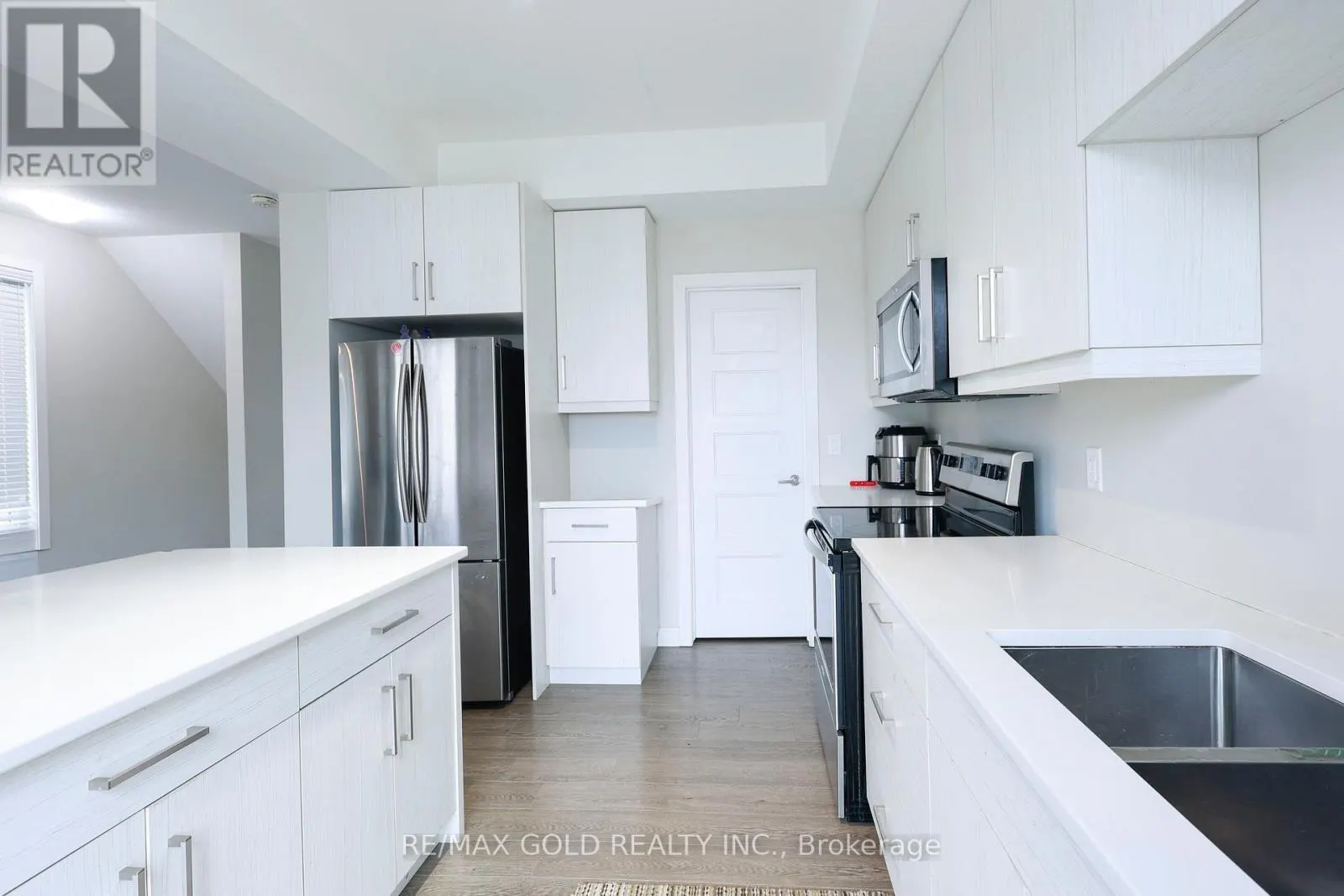888 WEST VILLAGE SQUARE