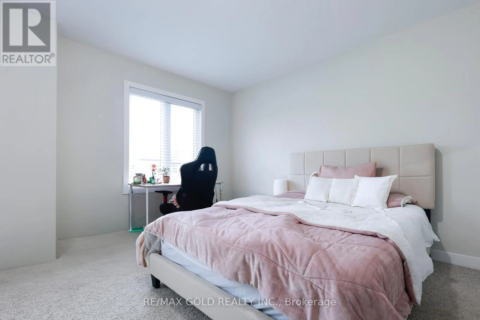 888 WEST VILLAGE SQUARE