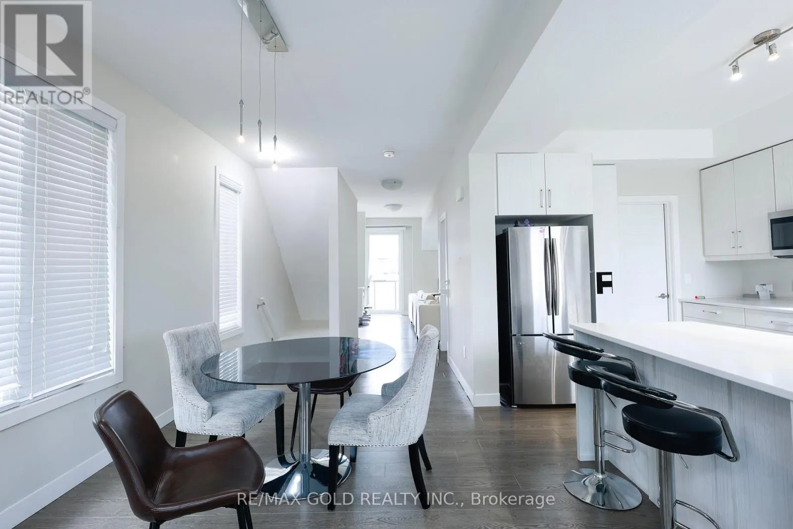 888 WEST VILLAGE SQUARE