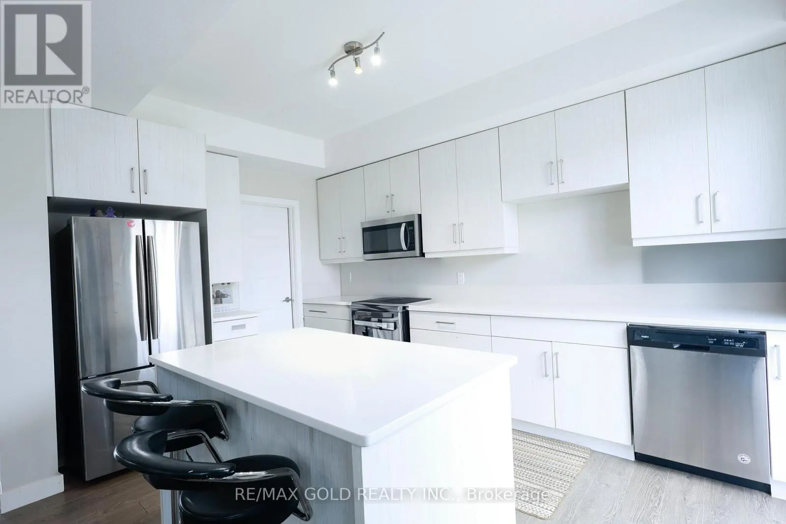 888 WEST VILLAGE SQUARE