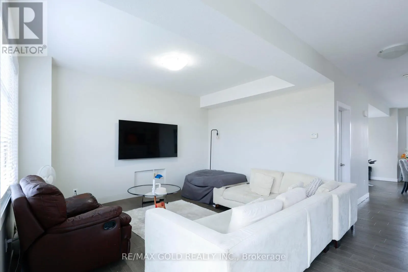888 WEST VILLAGE SQUARE