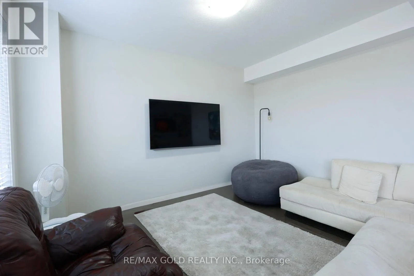 888 WEST VILLAGE SQUARE