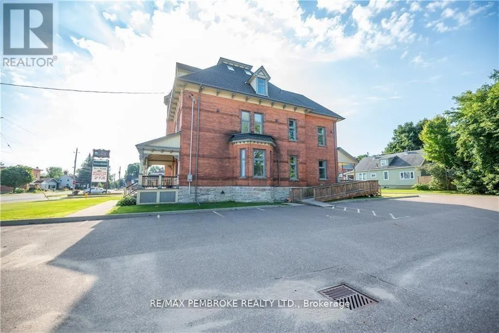464 PEMBROKE STREET W
