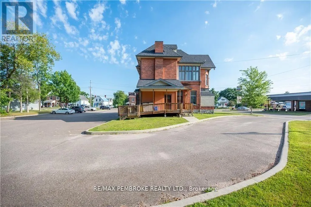 464 PEMBROKE STREET W