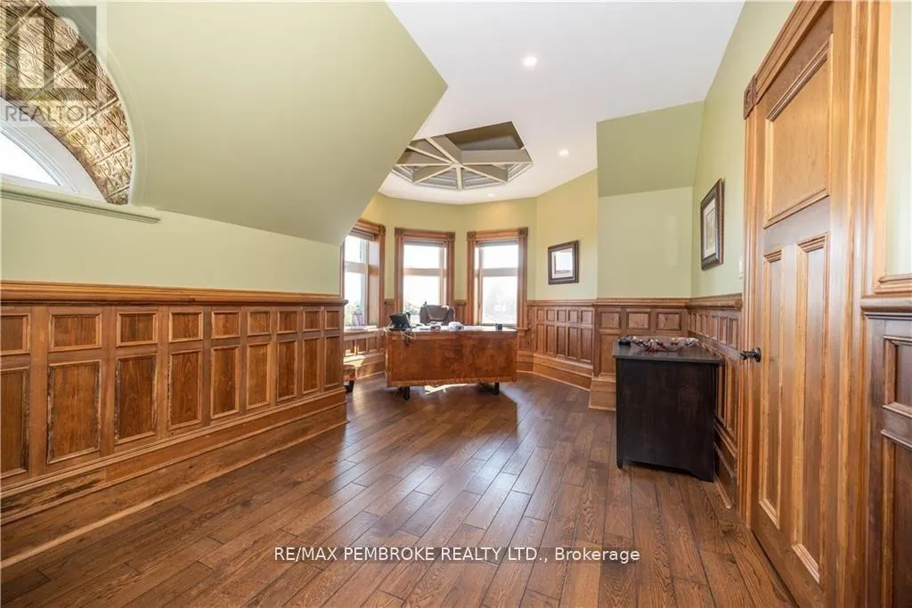 464 PEMBROKE STREET W
