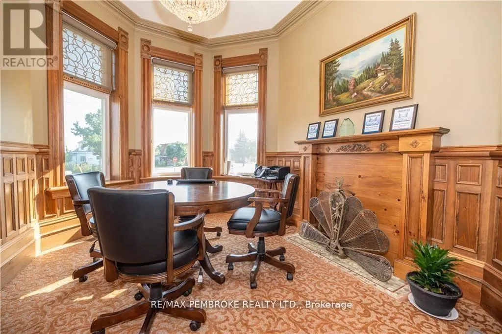 464 PEMBROKE STREET W
