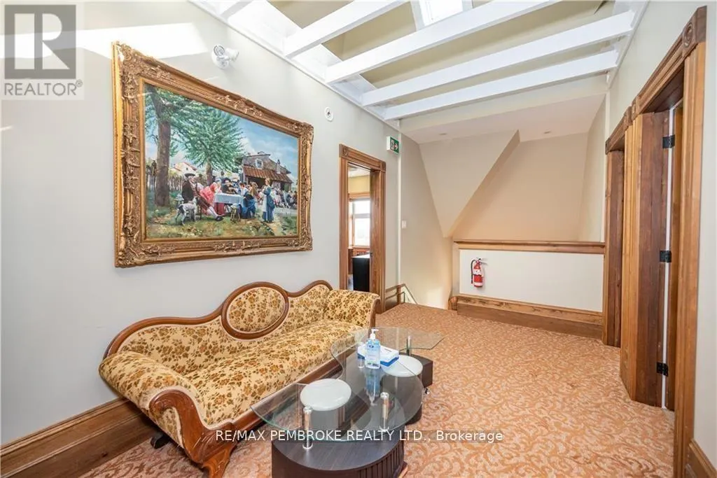 464 PEMBROKE STREET W