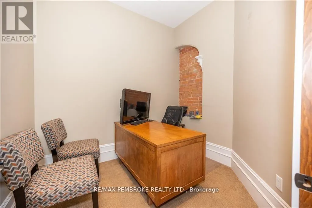464 PEMBROKE STREET W