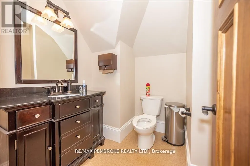 464 PEMBROKE STREET W
