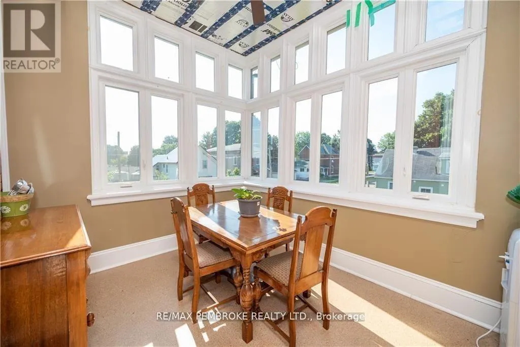 464 PEMBROKE STREET W