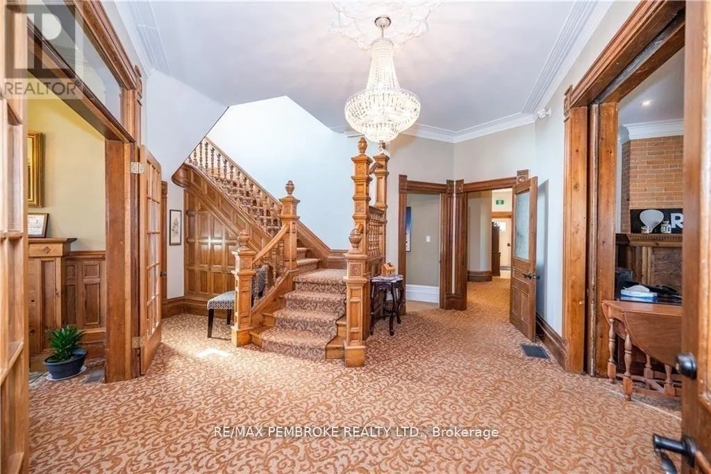464 PEMBROKE STREET W