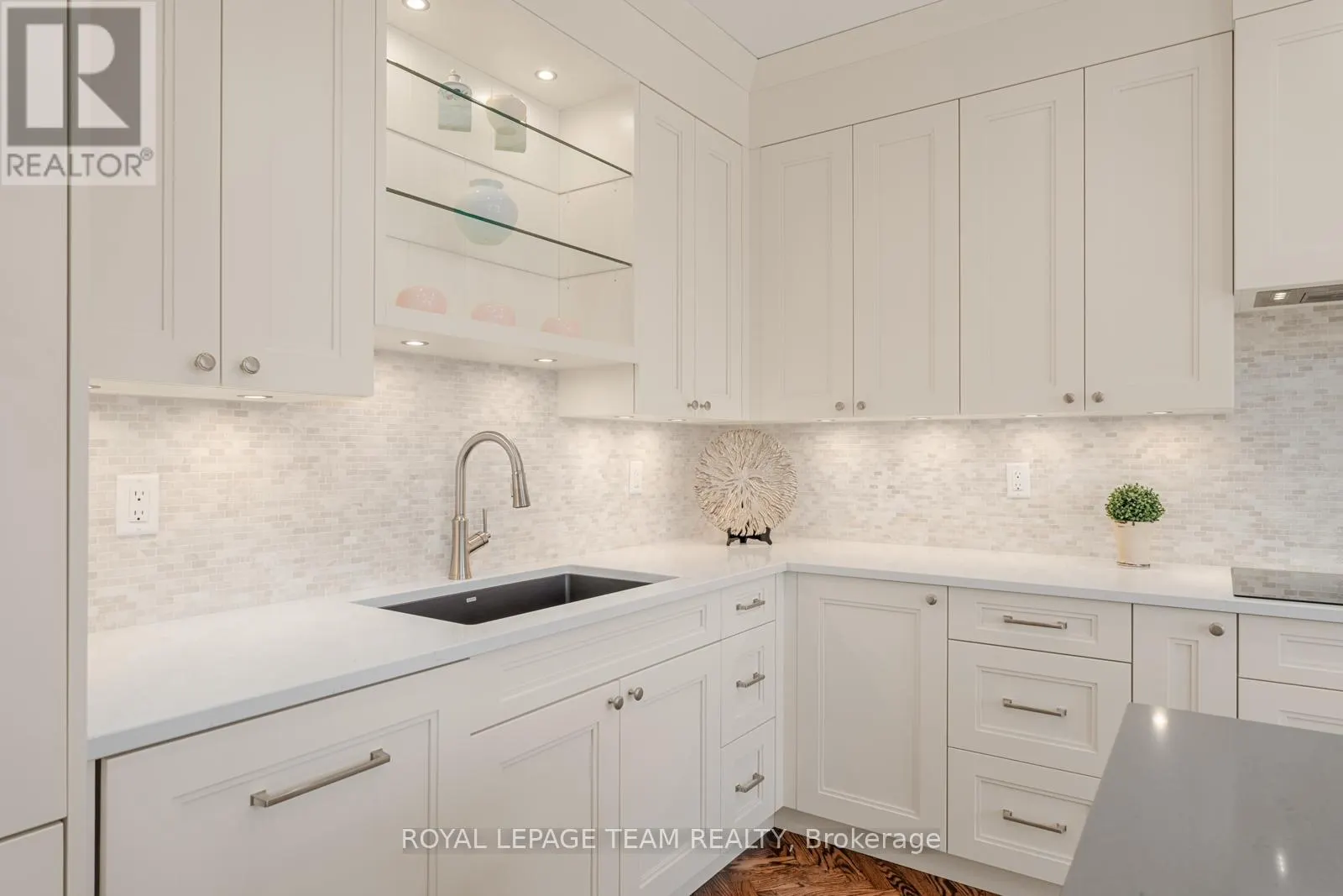 160 DUFFERIN ROAD