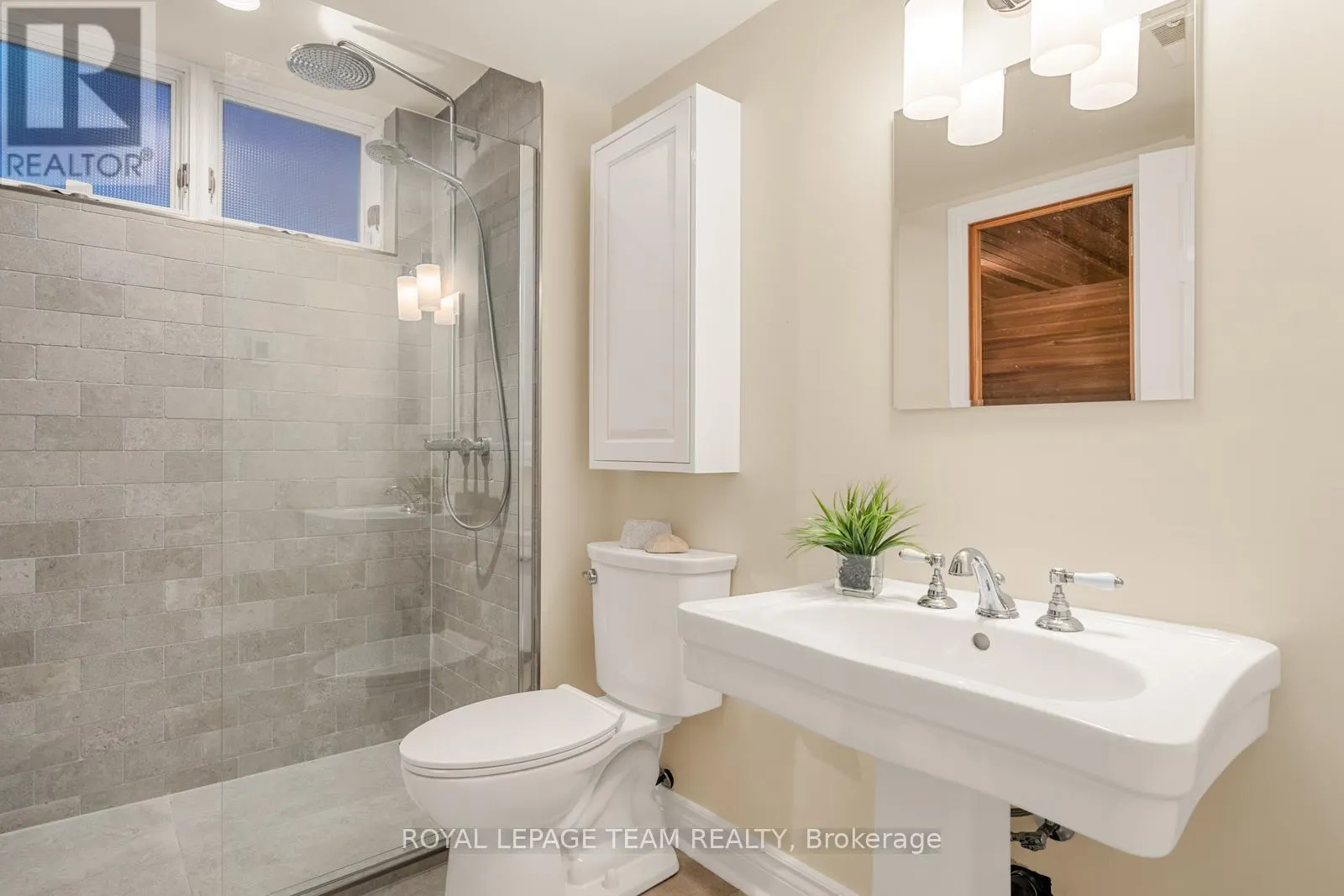 160 DUFFERIN ROAD