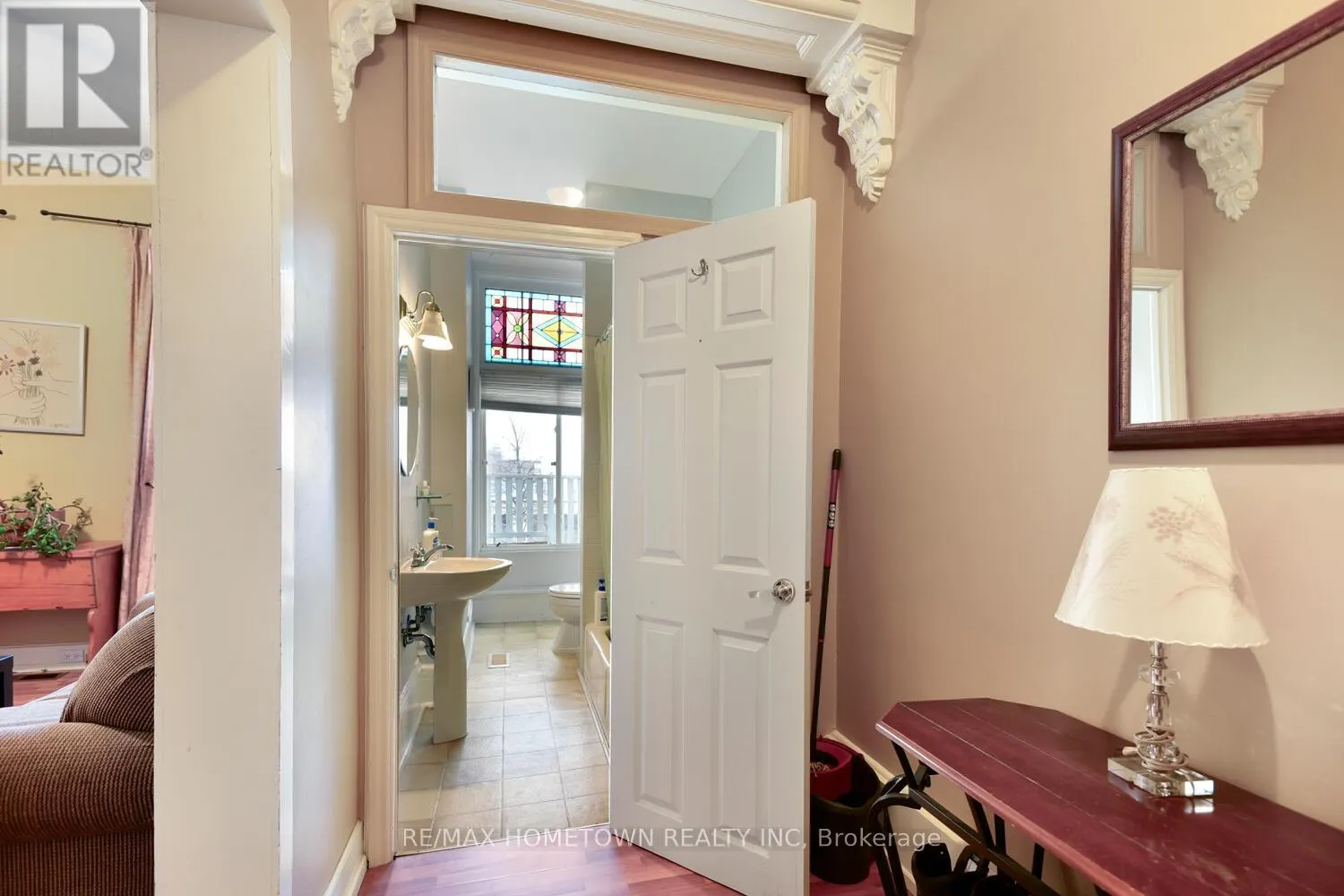64 KING STREET E