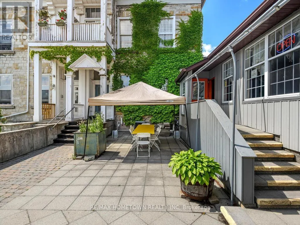 64 KING STREET E