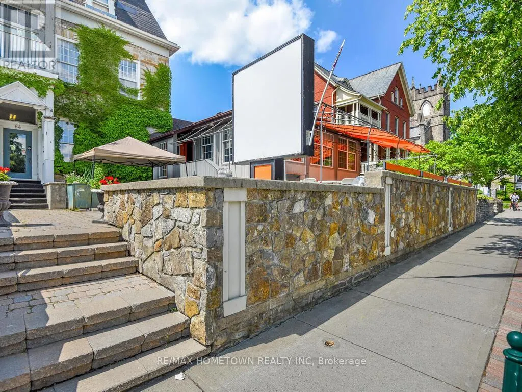 64 KING STREET E