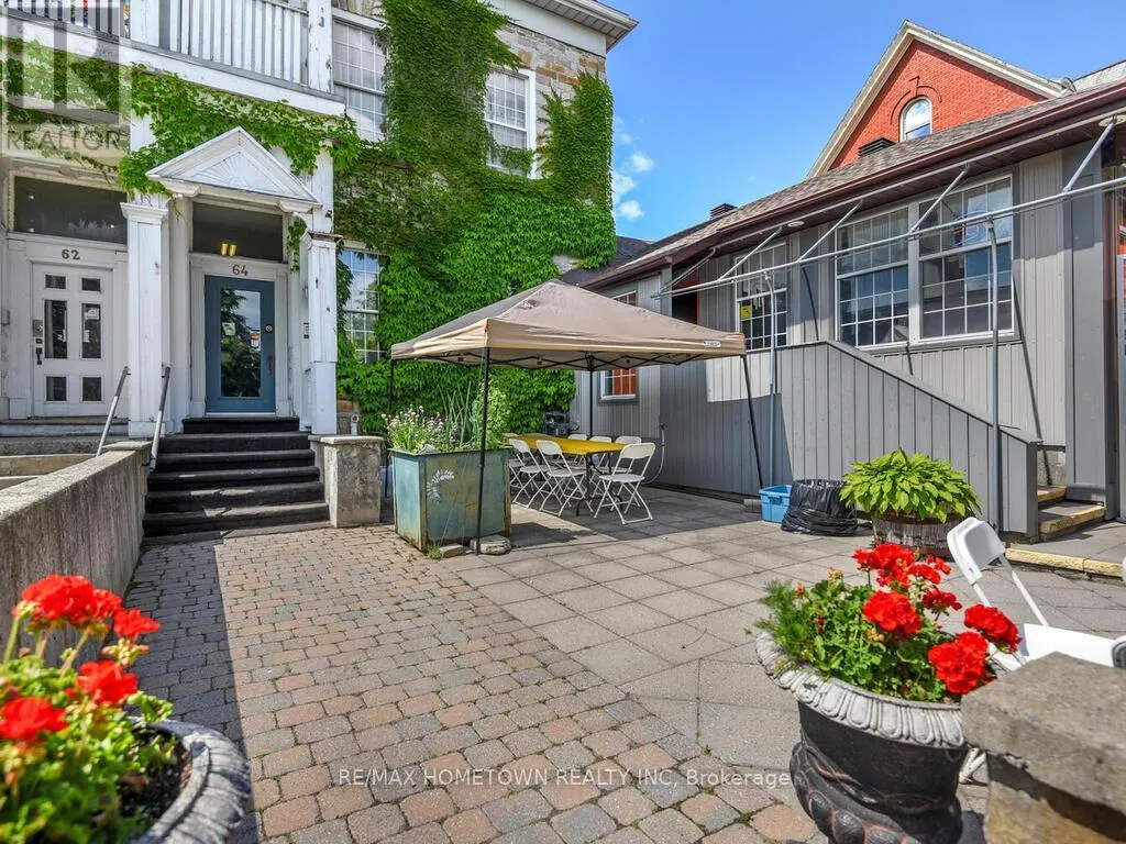 64 KING STREET E