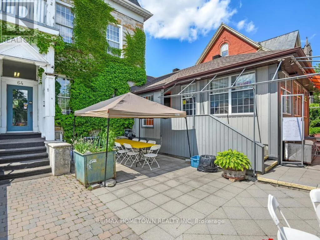 64 KING STREET E