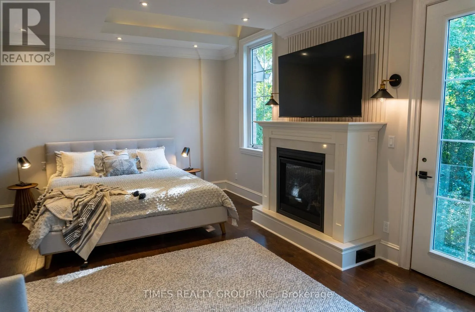 64 RAVINA CRESCENT