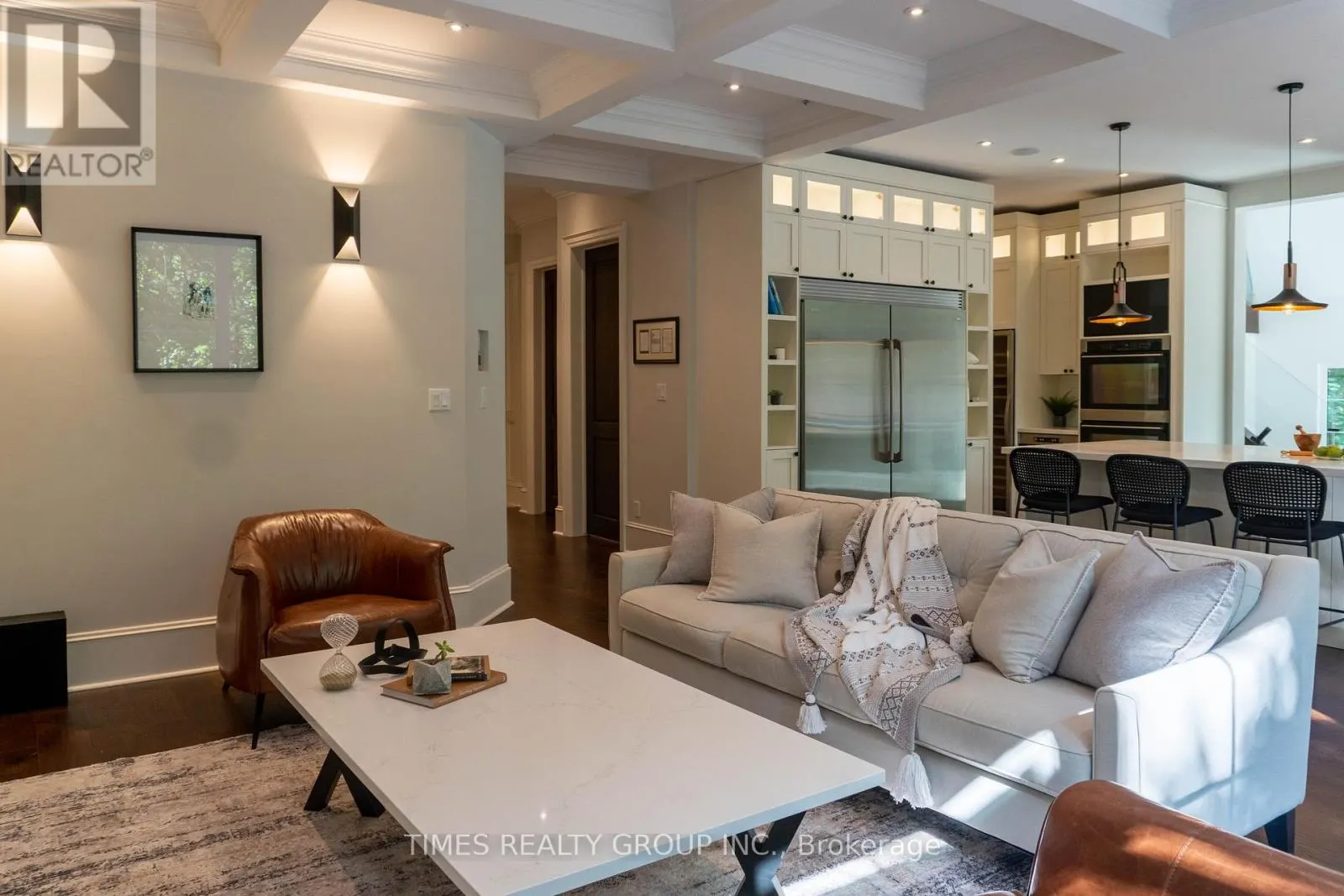 64 RAVINA CRESCENT