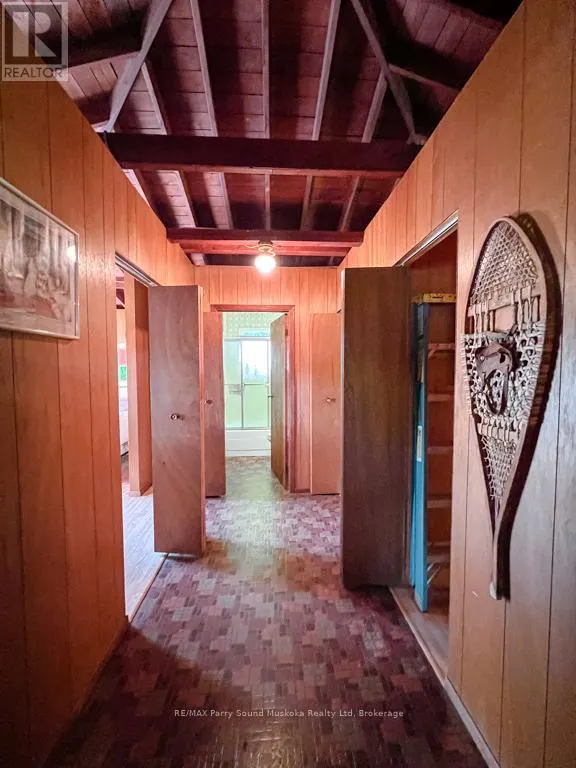 20 GOLDEN HORSESHOE LANE