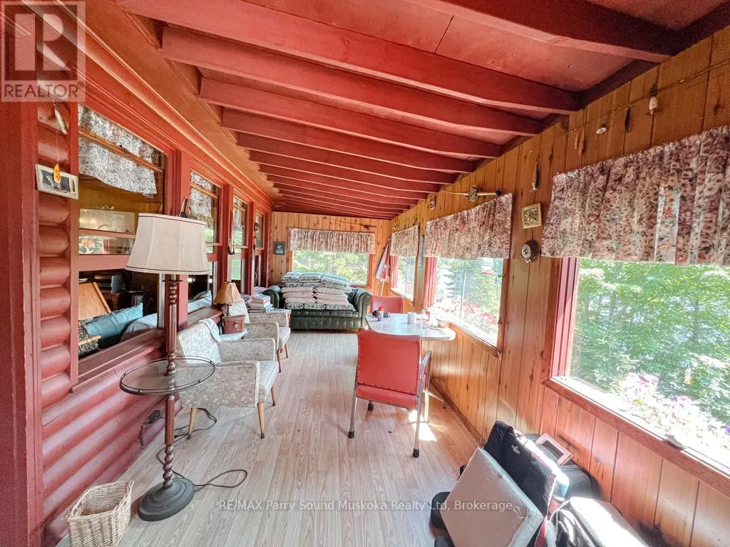 20 GOLDEN HORSESHOE LANE