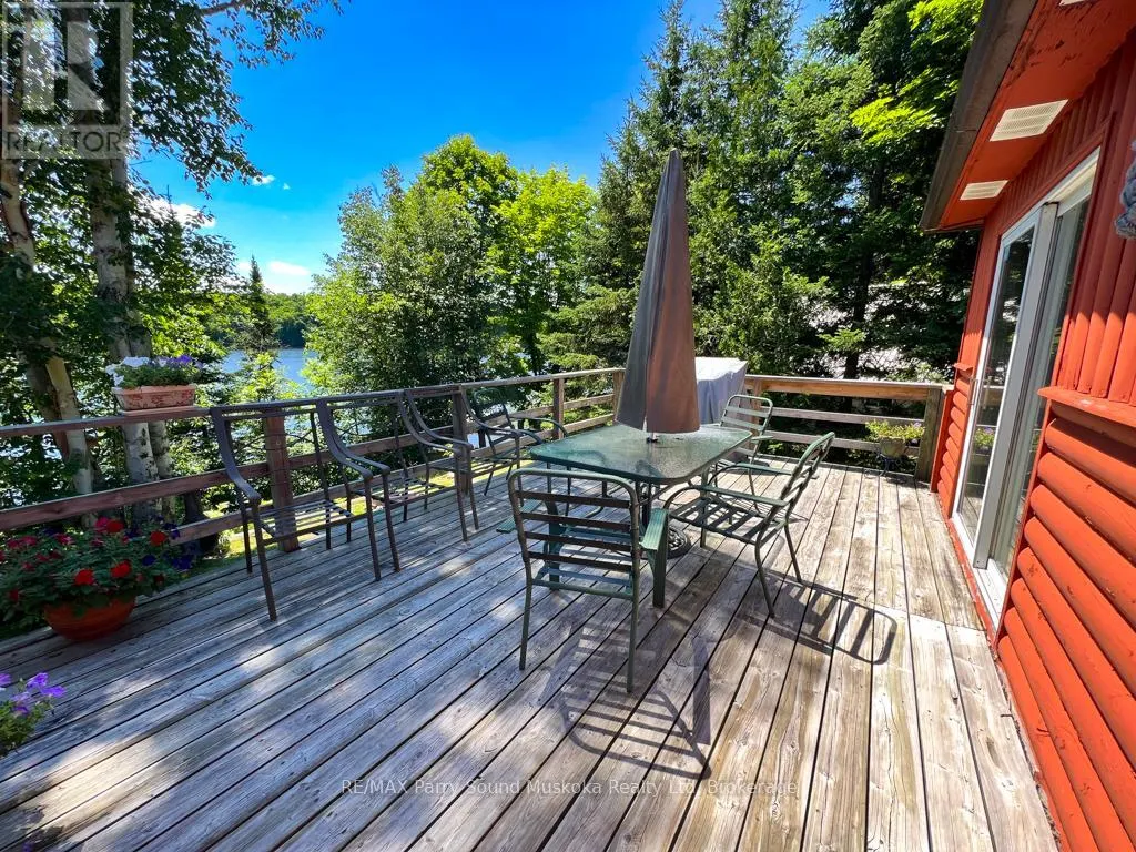 20 GOLDEN HORSESHOE LANE