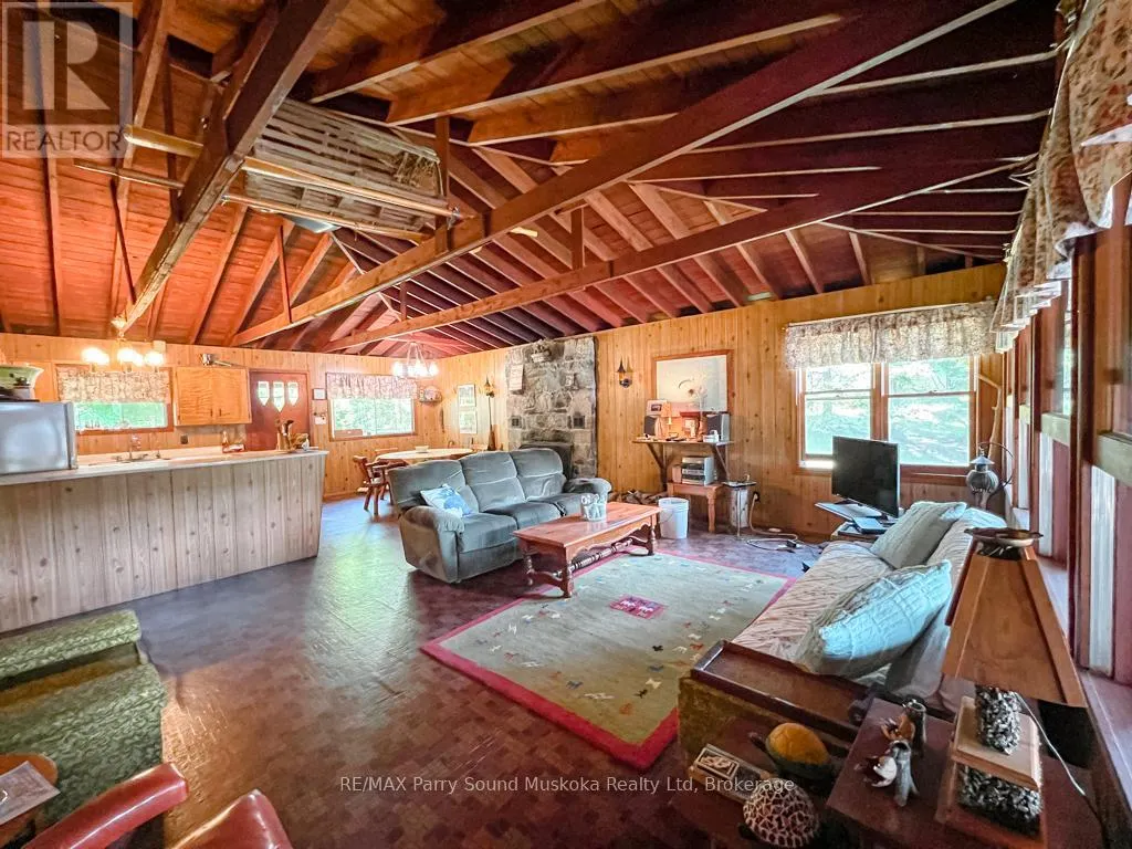 20 GOLDEN HORSESHOE LANE