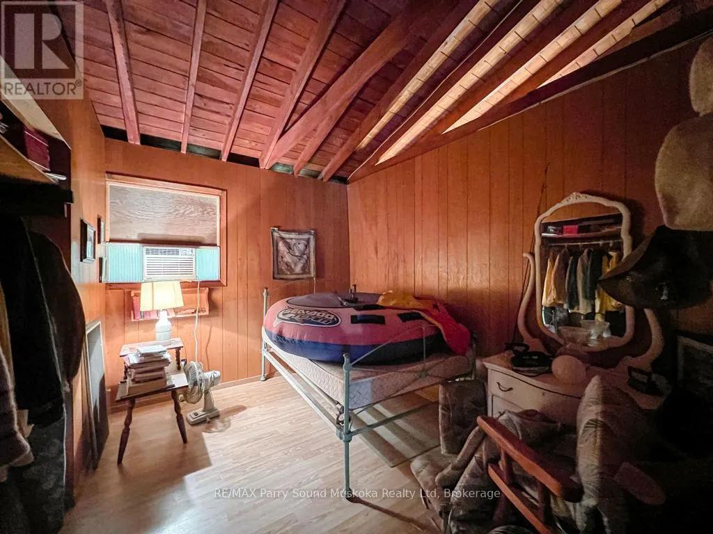 20 GOLDEN HORSESHOE LANE