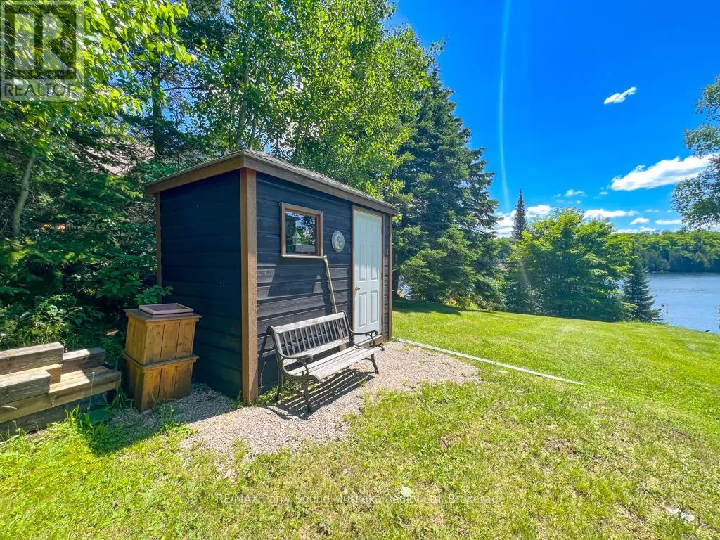 20 GOLDEN HORSESHOE LANE