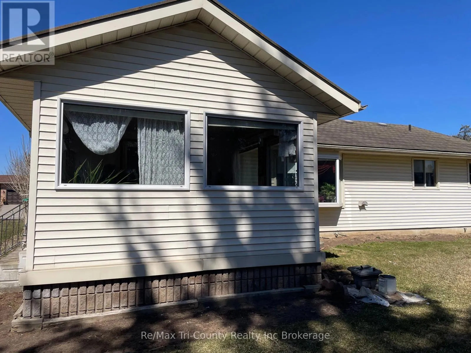 38 ADAMS AVENUE