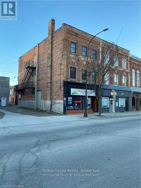221 8TH STREET E