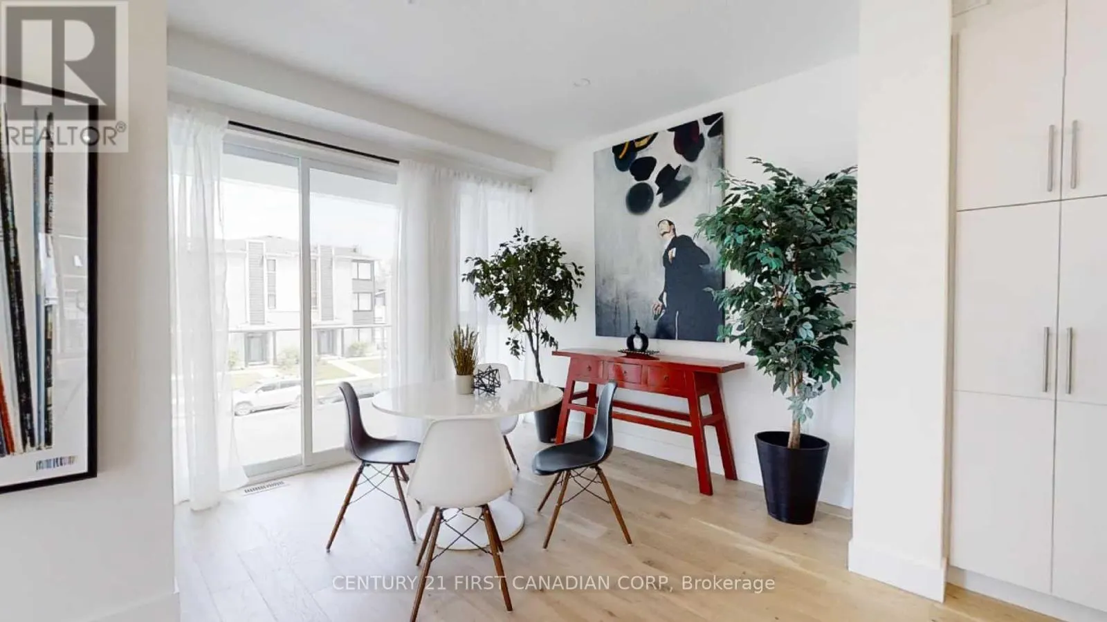20 - 530 GATESTONE ROAD, #20