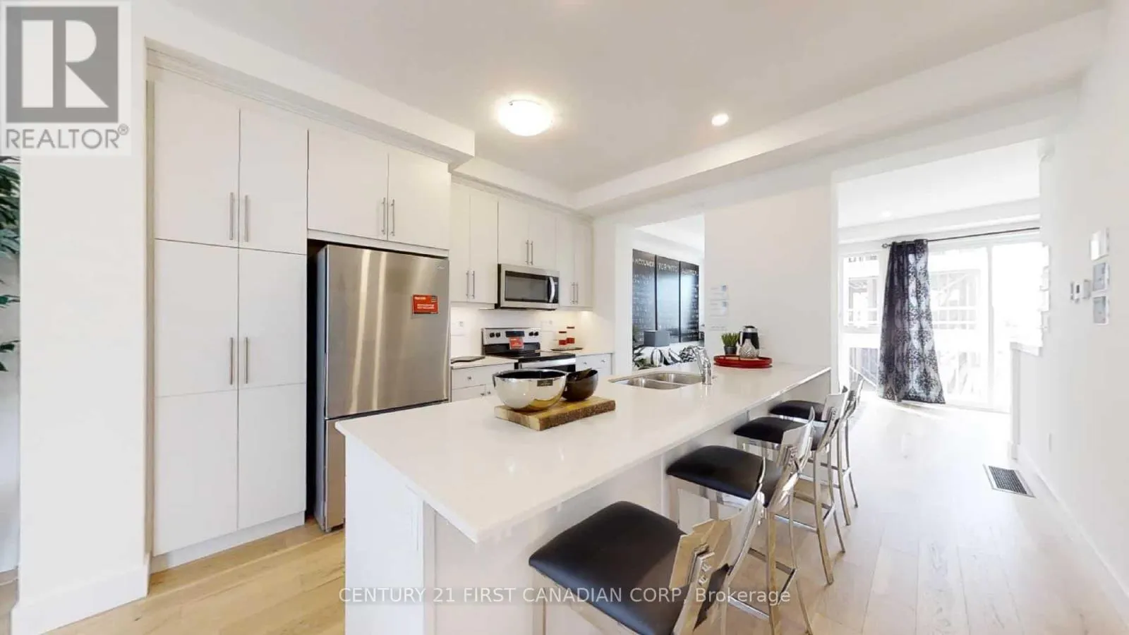 20 - 530 GATESTONE ROAD, #20