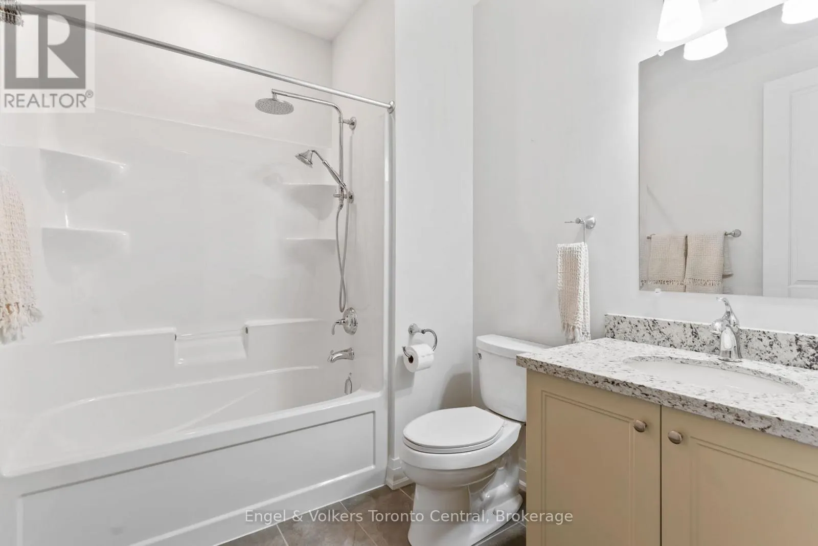 404 - 80 9TH STREET E, #404