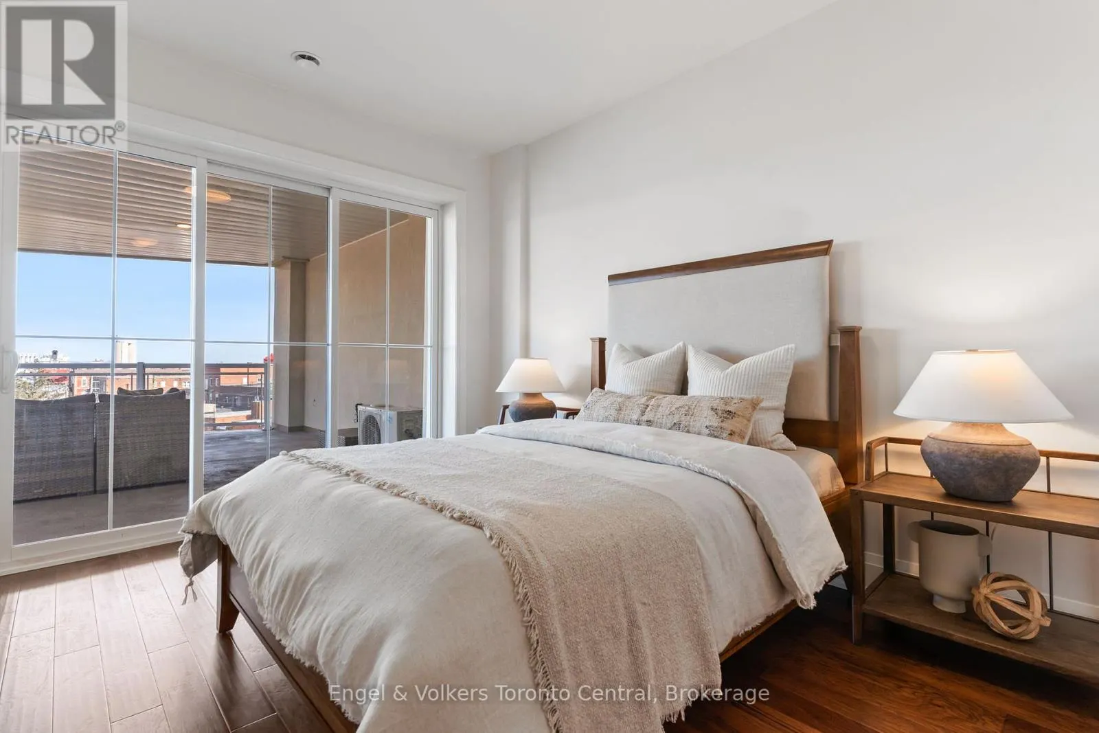 404 - 80 9TH STREET E, #404