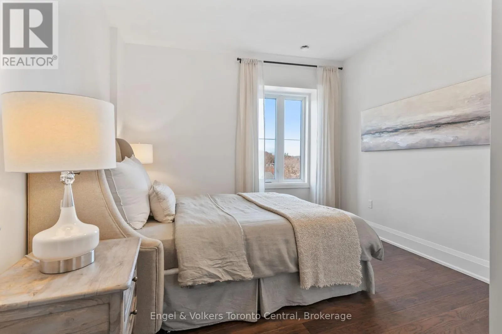 404 - 80 9TH STREET E, #404