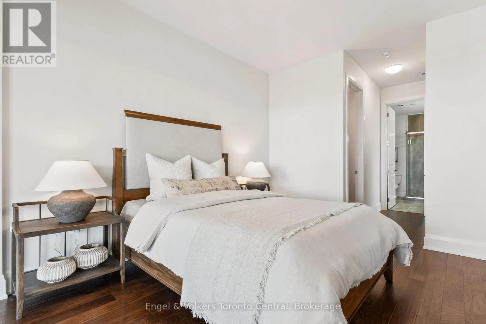 404 - 80 9TH STREET E, #404