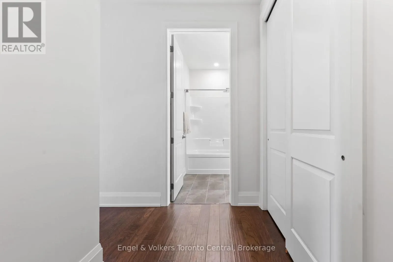 404 - 80 9TH STREET E, #404
