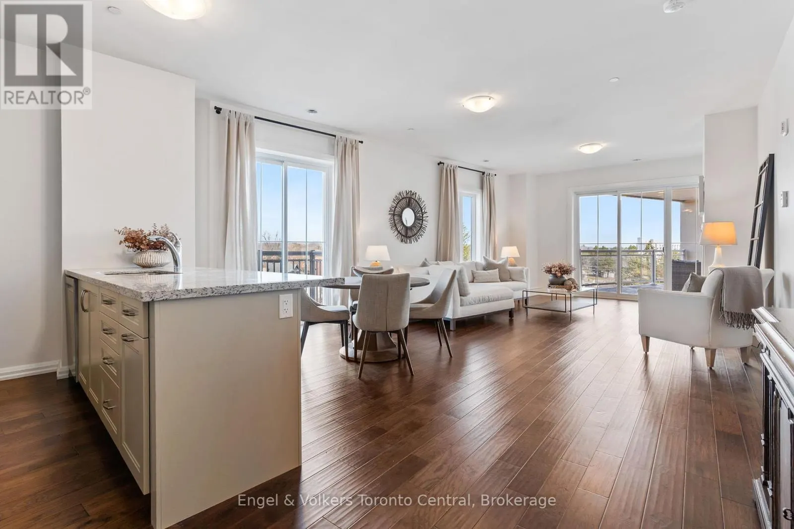 404 - 80 9TH STREET E, #404