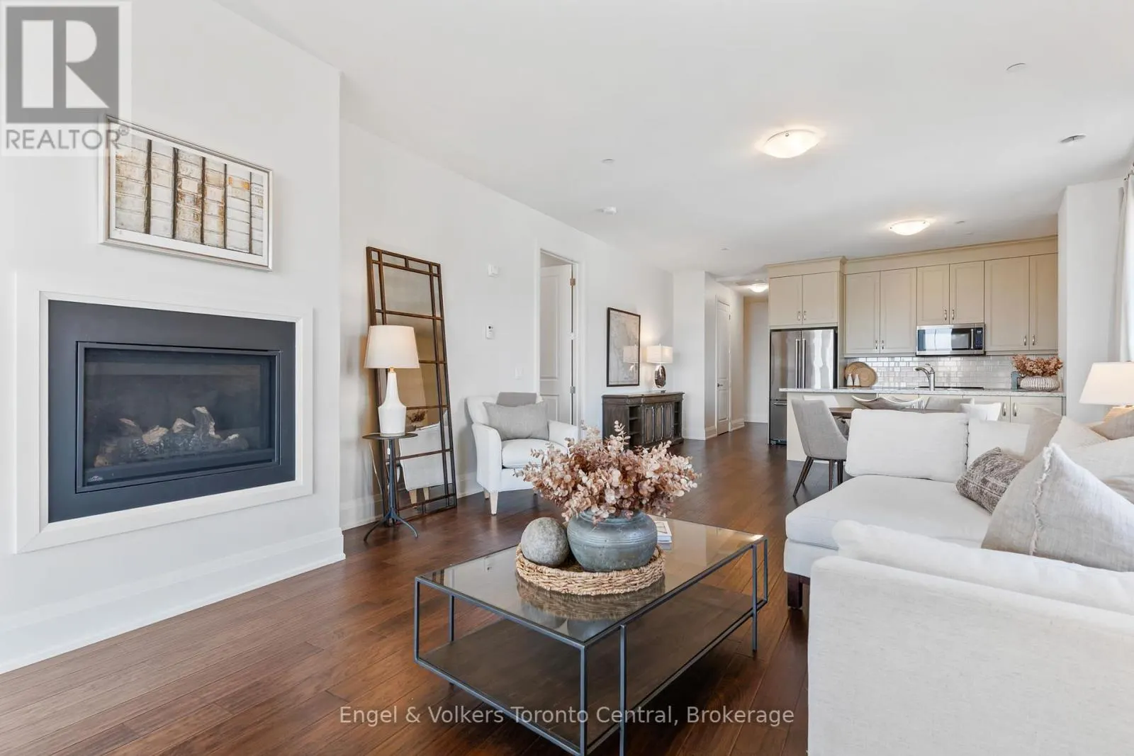 404 - 80 9TH STREET E, #404