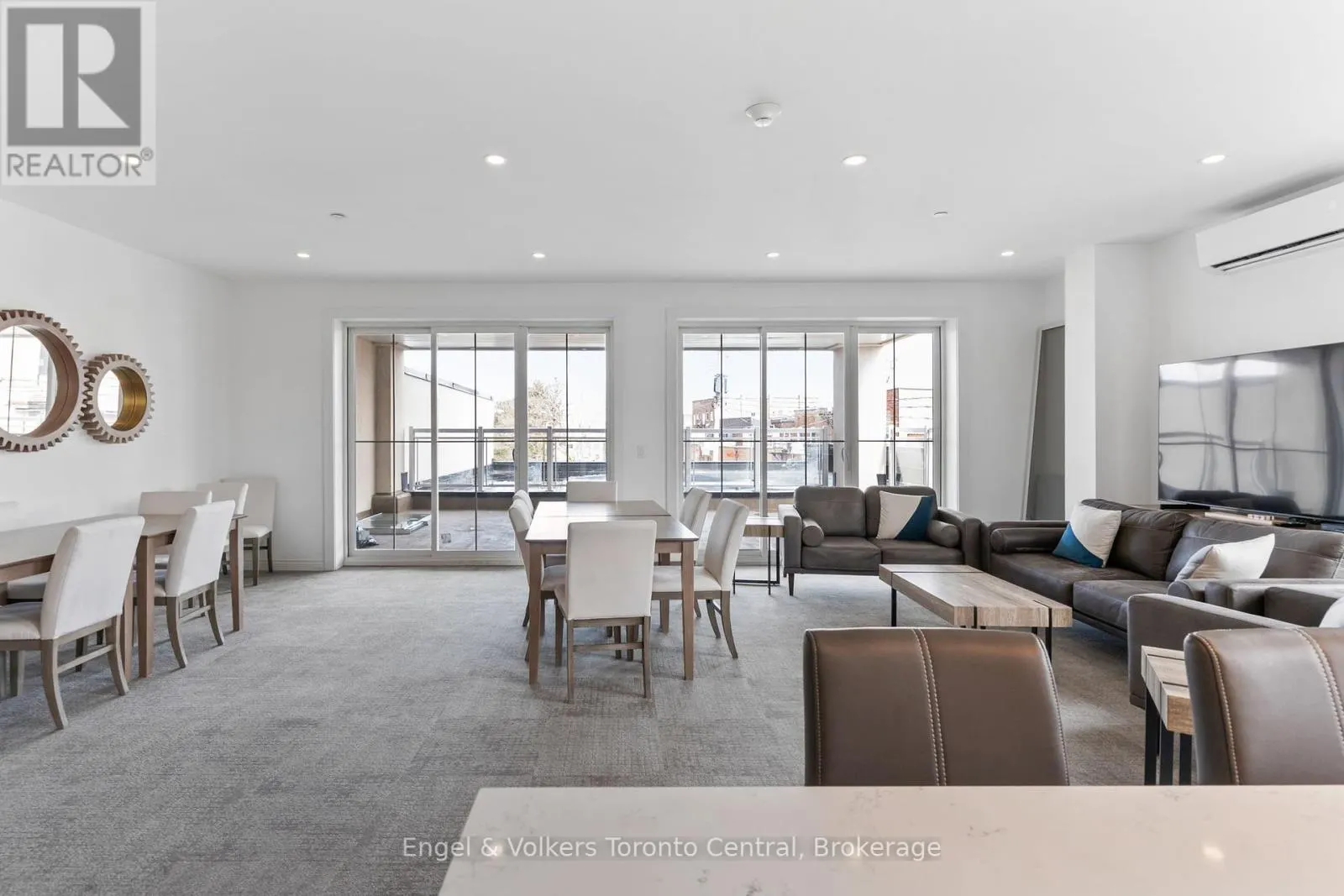 404 - 80 9TH STREET E, #404